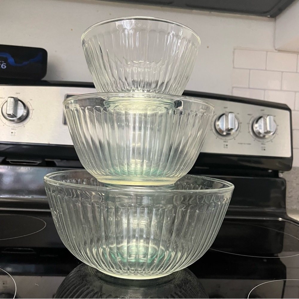 Pyrex‎ • Nesting Clear Glass Ribbed/Sculpted Mixing Bowls (Set of 3)